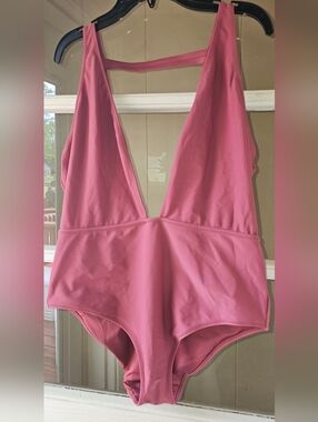 VERY SEXY!! Size XL Forever 21 Rose Pink One-Piece Swimsuit w/ Deep V Plunge